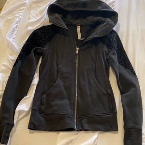 LuLuLemon women’s black hoodie